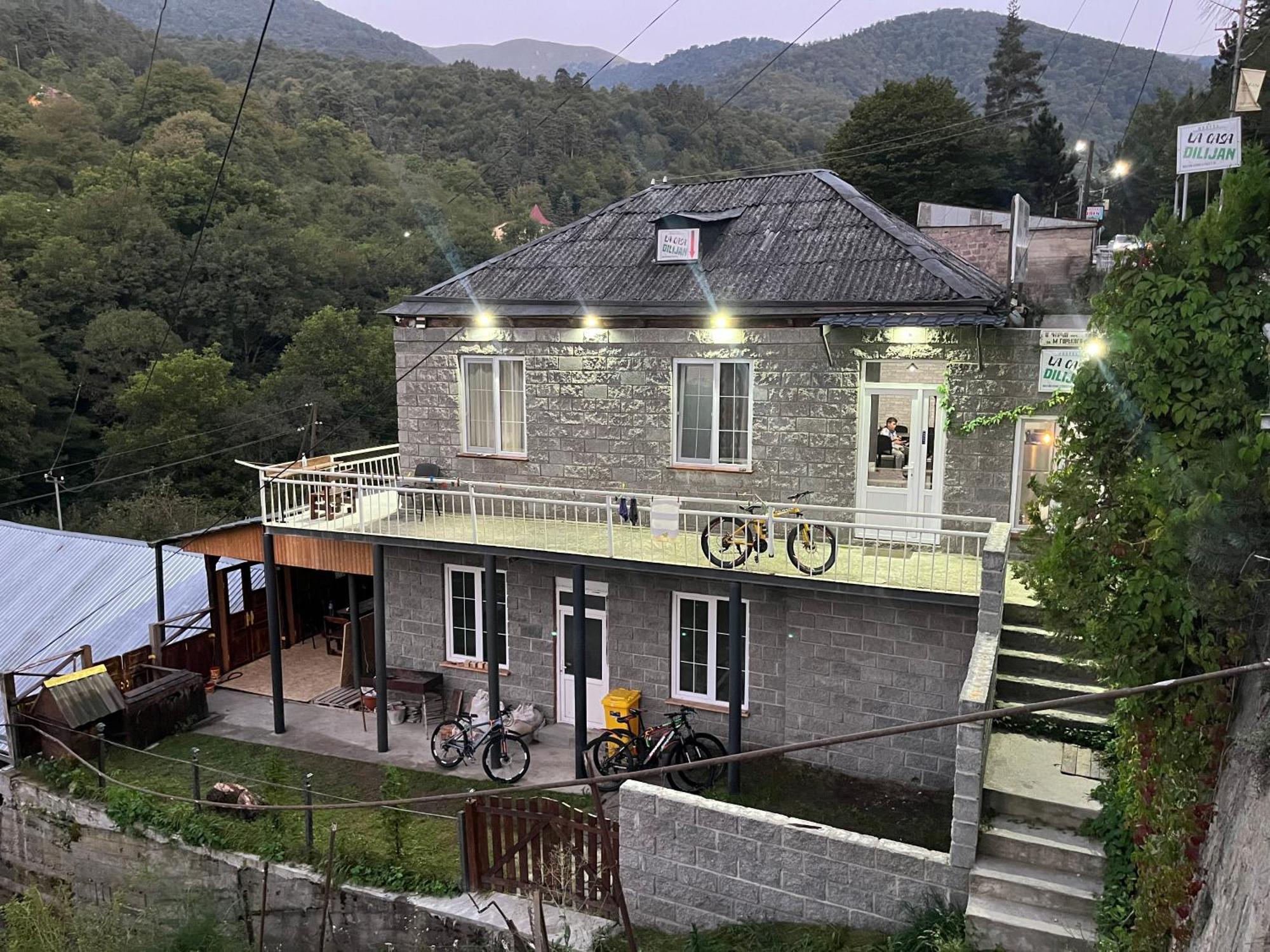 Hostel La Casa Dilidschan Exterior foto